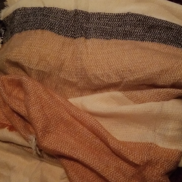FIVE Old Navy Winter Scarves - Picture 6 of 6
